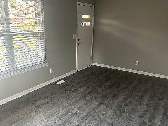 Front door / Living Room