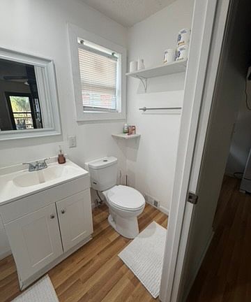 3rd image of 3207 Sylvester Dr #3207