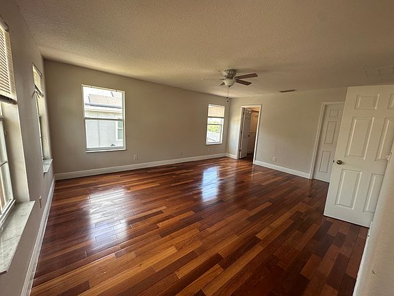 5th image of 219 Hunt St