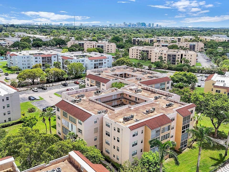 1st image of 2811 Somerset Drive #307