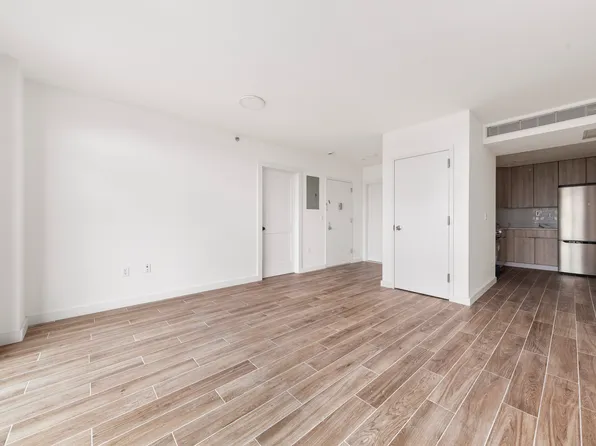 32-24 Steinway Street image 3 of 14