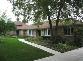 502 Forest Mews Dr, Oak Brook, IL 60523