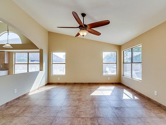 5th image of 10109 W Potter Dr