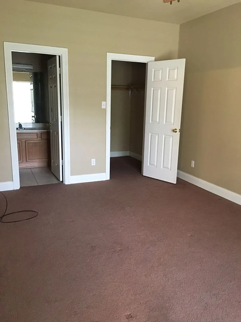 3 Bed, 2 bath — Photo 4