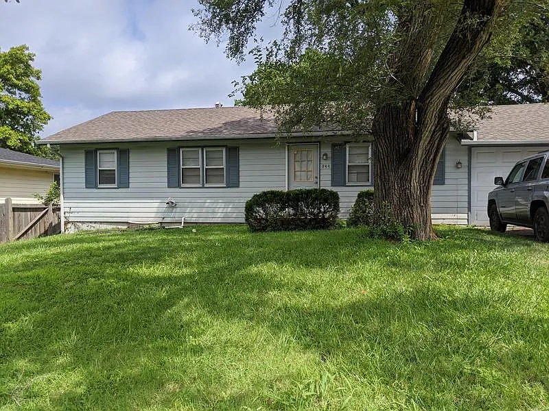 5 bed, 2200 sqft, $2,660 — Photo 1