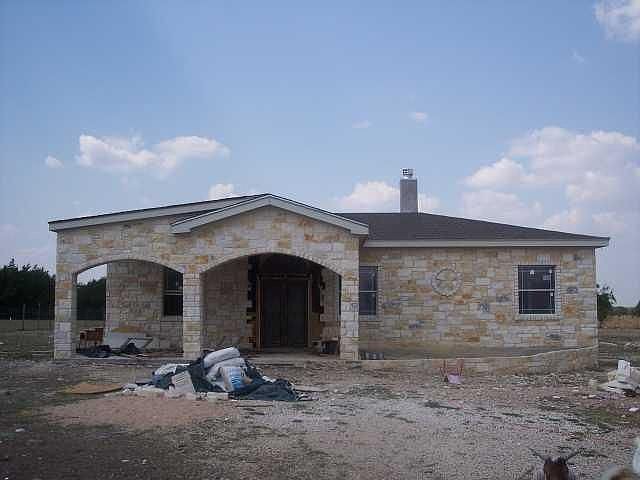 1st image of 401 Phillip Ln
