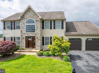 15 Shelly Dr, Sinking Spring, PA 19608