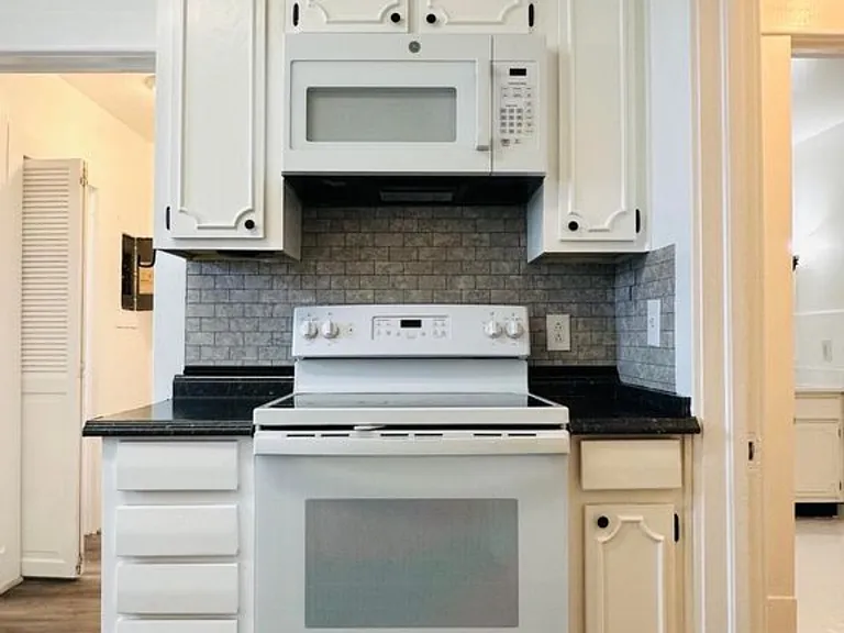 113 E North St — Photo 9