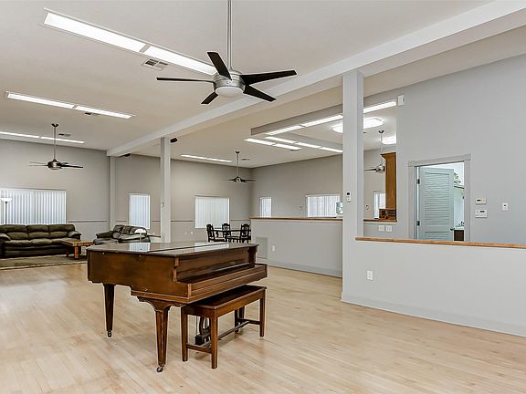 4th image of 101 N Main St