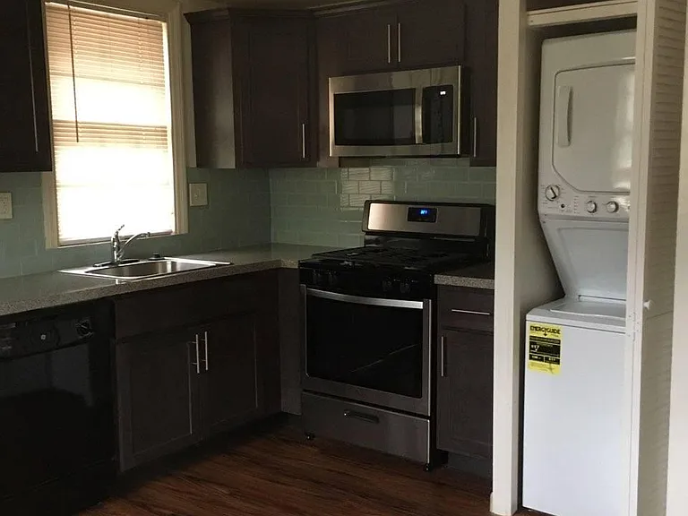 16 Saint Albans Ave #SAINT ALBANS PLACE — Photo 6