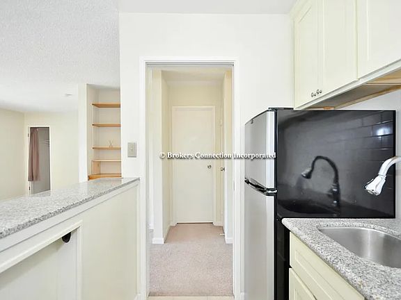 5th image of 814 N Delaware St APT 504
