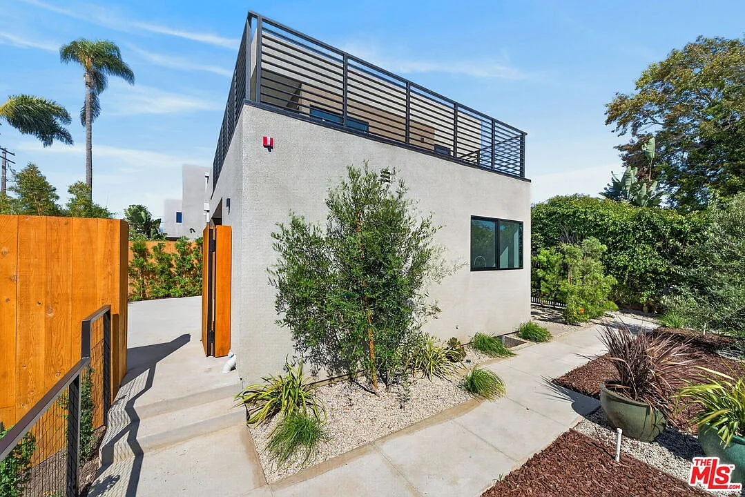 1 bed, 1.0 bath, 1000 sqft, $6,000 — Photo 4