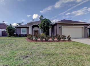 1101 Sandalwood Dr, Plant City, FL 33563