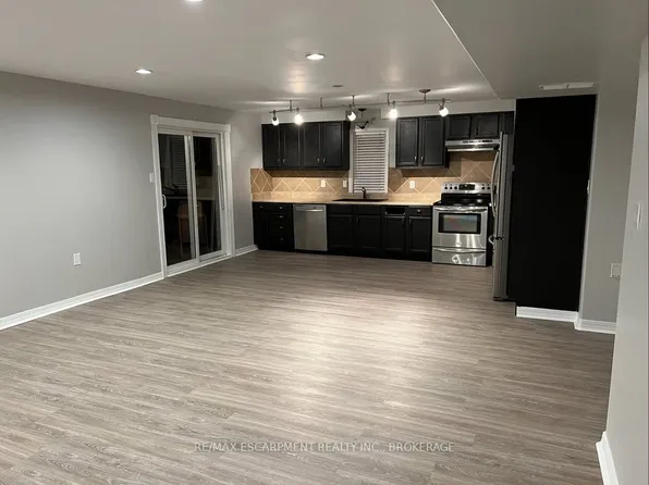 205 Dorchester Dr, Grimsby, ON L3M 5N5