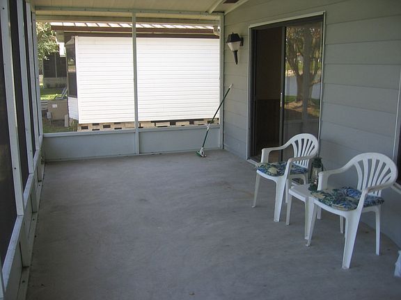Screened in Back Porch