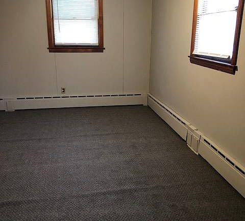 5th image of 709 Henry St