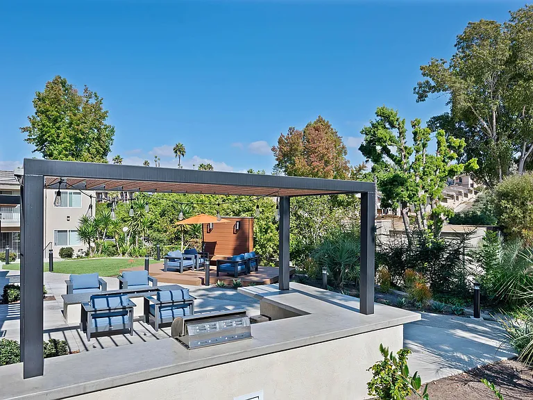 Silver Oak Apartments — Photo 16