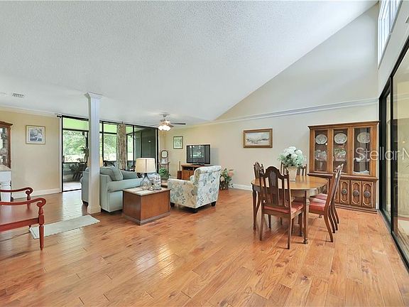 3rd image of 208 Valencia Ct