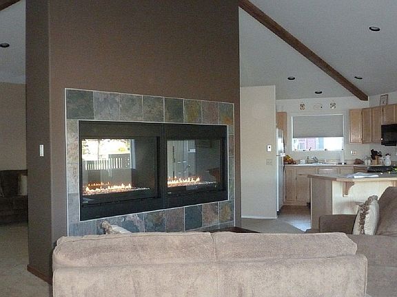 DualFireplace/HighCeilings