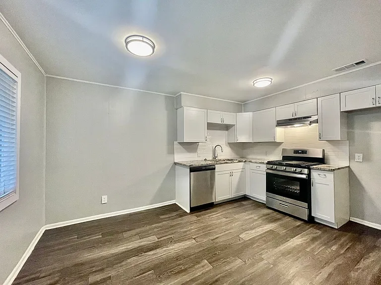 Sundance Apartments — Photo 21