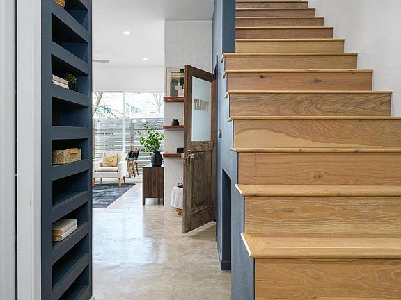 5th image of 924 Cardinal Ln