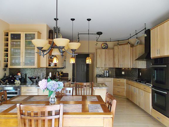 Gorgeous highend granite counter tops, Maple Decora Marquis kitchen cabinets,