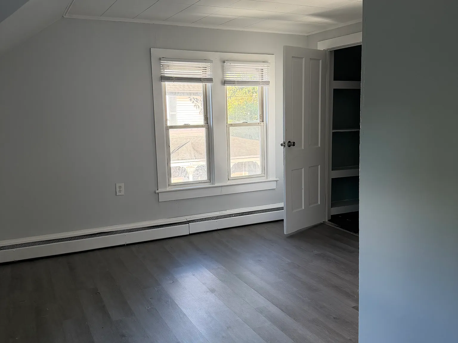 3 bed, 950 sqft, $2,500 — Photo 1