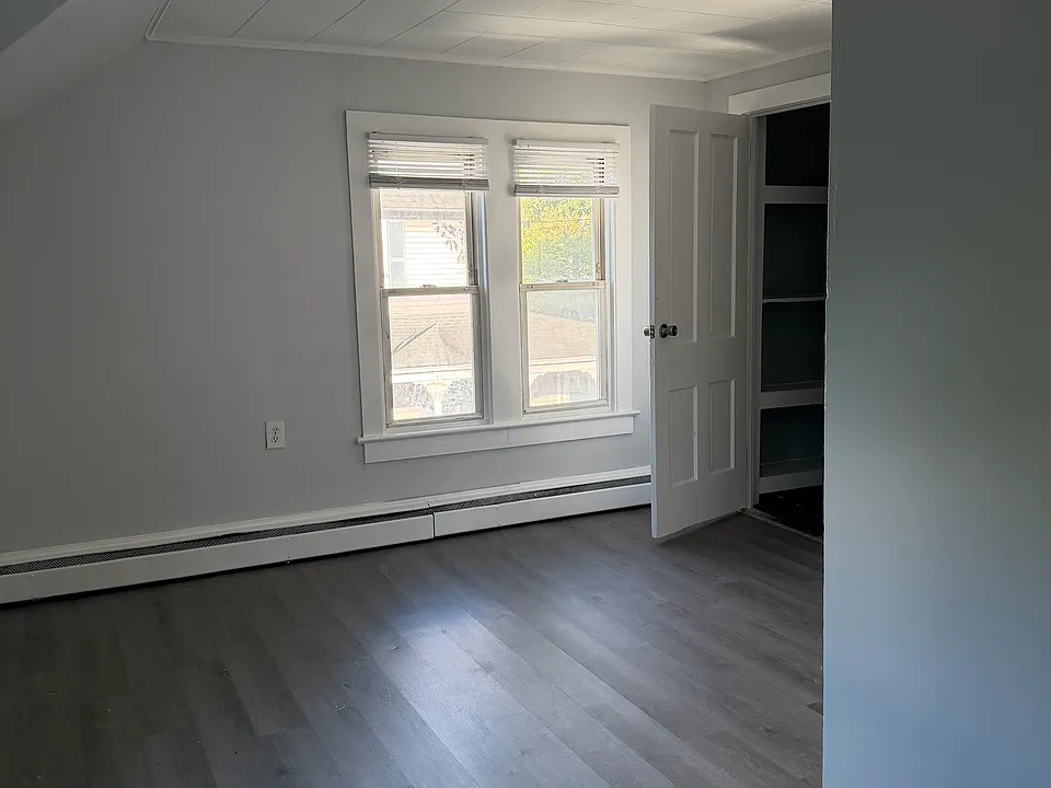 158 S Main St #3