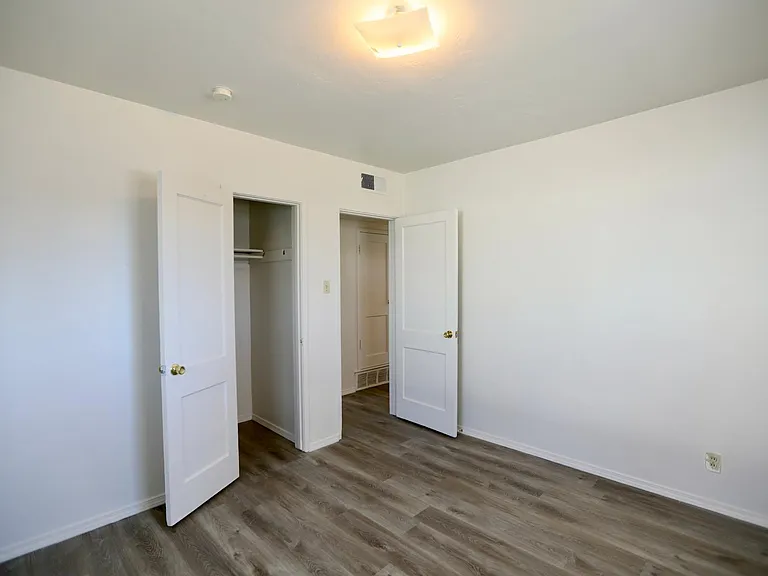 9018 Claremont Ave NE — Photo 4