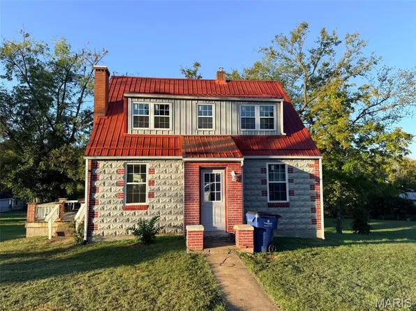 605 3rd St, Marble Hill, MO 63764