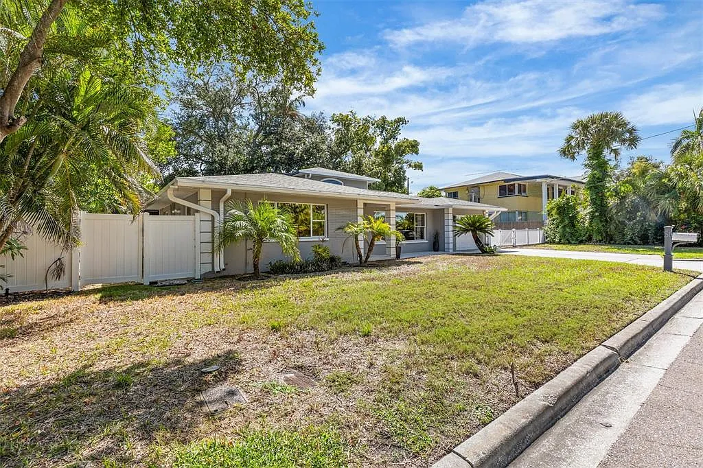 4 bed, 3.0 bath, 1944 sqft, $5,000 — Photo 3