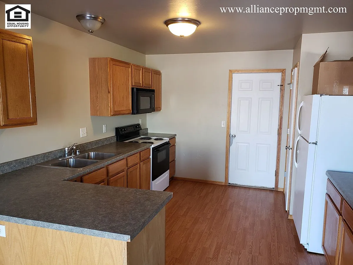 Building Photo - 871-877 N River Rock Dr
