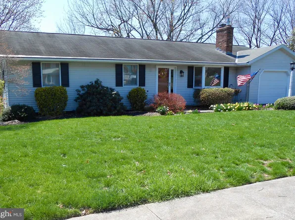 360 Lake View Dr, Manheim, PA 17545