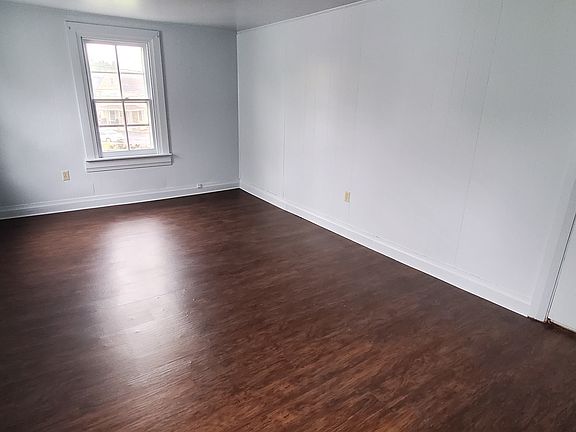 3rd image of 127 2nd St #127