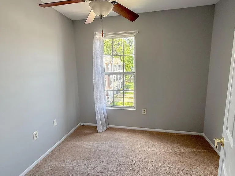 9424 Sea Breeze Ct — Photo 22