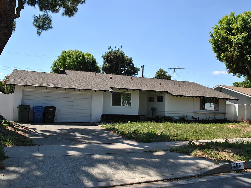 252 Royal Coach Ave