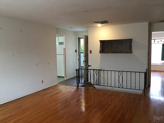 5th image of 19 Meadowbrook Dr