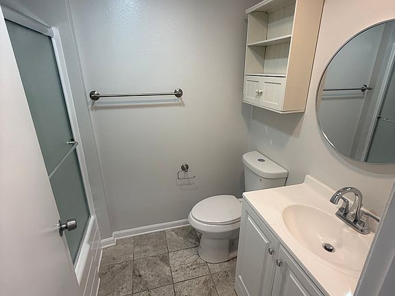 4th image of 14931 Magnolia Blvd APT 1