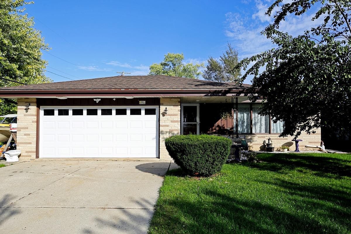 5920 S 35th St, Greenfield, WI 53221 Zillow