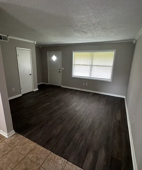 1524 Mazor Dr — Photo 2