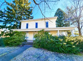 134 Pearl St, Pinckney, MI 48169