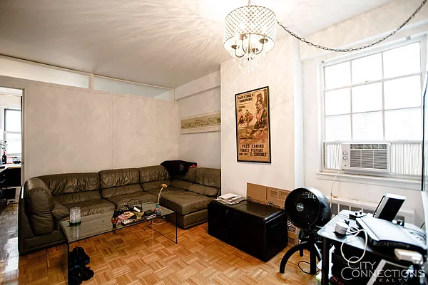 Rented by City Connections Realty | media 8