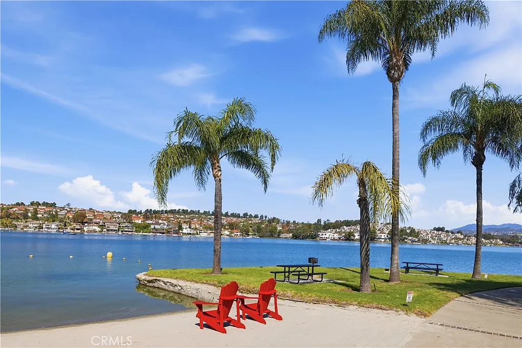 2 bed, 1255 sqft, $3,950 — Photo 2