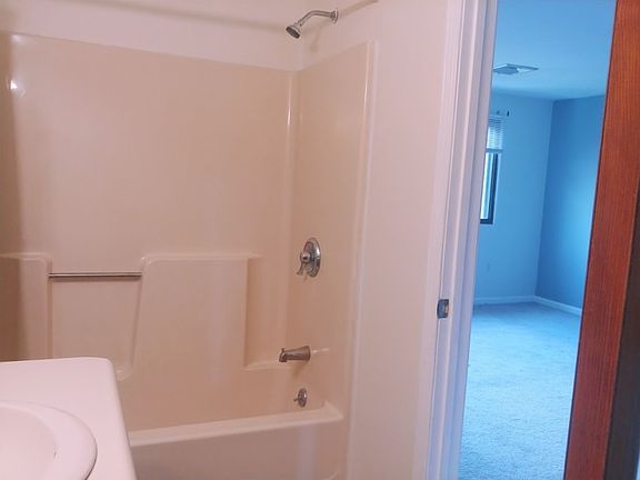 5th image of 28 Southbridge Rd Unit 406