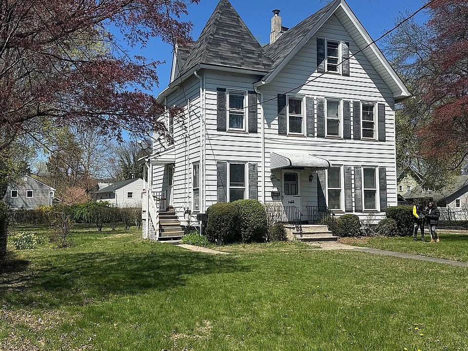 2nd image of 946 W Front St