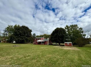 10591 Milford Rd, Holly, MI 48442