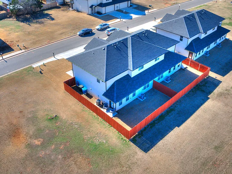 609 Abadan Dr — Photo 24