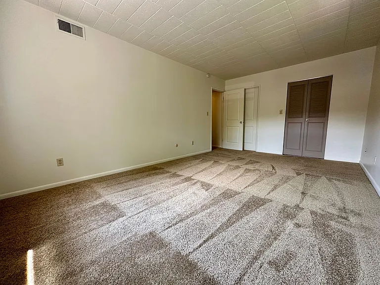 360 Maryland Ave — Photo 33
