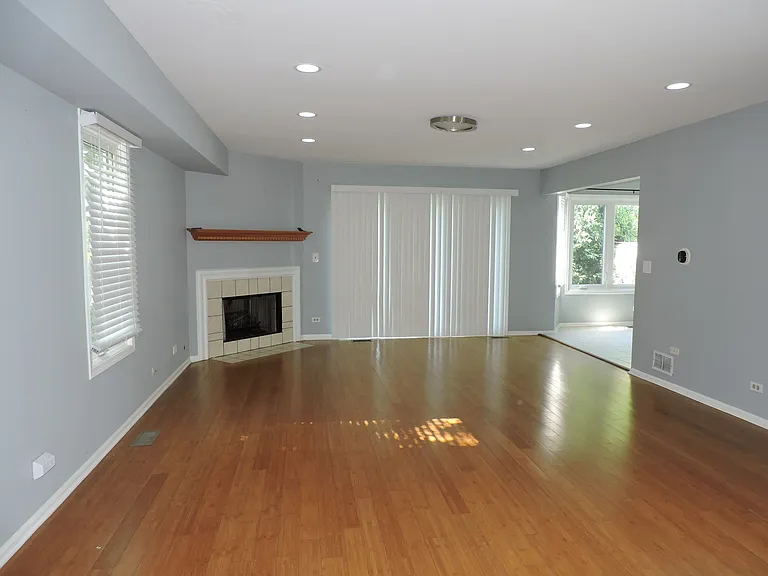 121 Hampton Ave — Photo 3