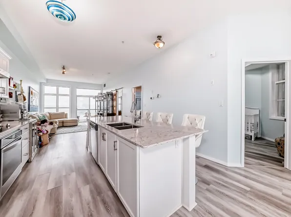 9507 101st Ave NW #414, Edmonton, AB T5H 4R1